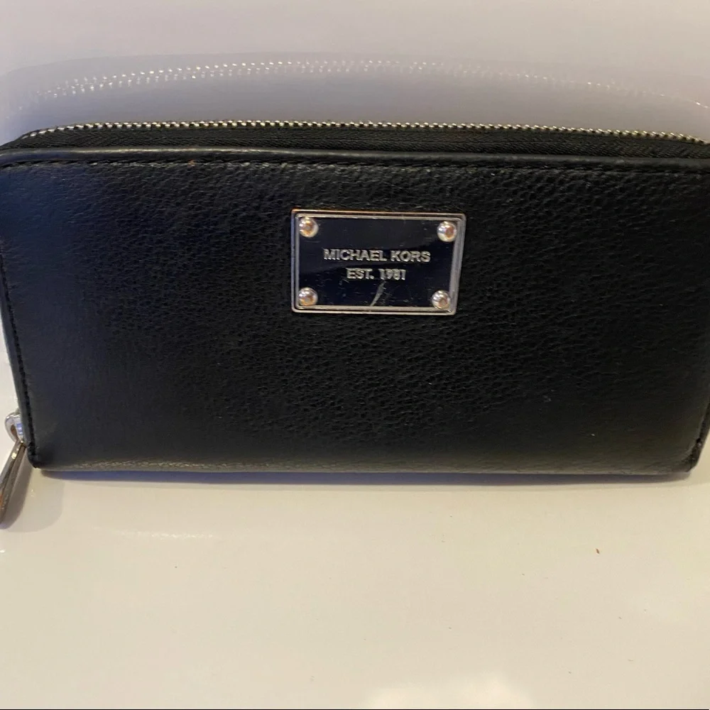 Michael Kors Large Black Zipper Wallet